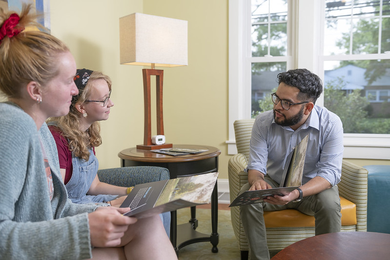 admissions couneslor with student