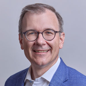 aggie bennet headshot