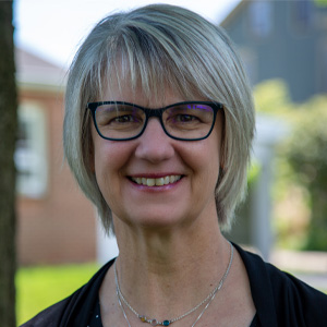 Stephanie VanderMey Headshot