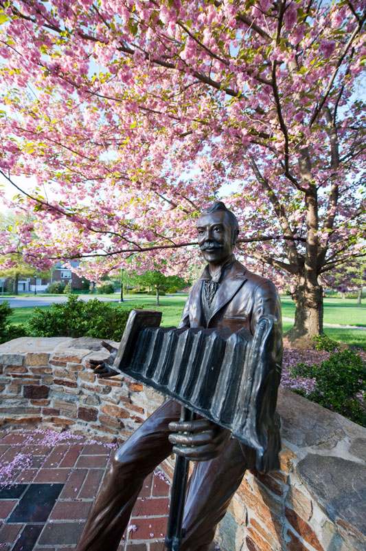jg francis statue