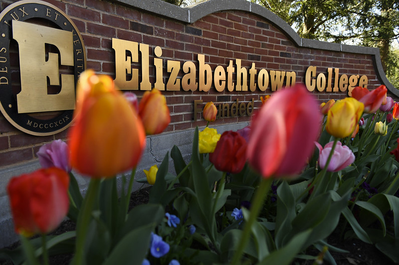 etown sign with flowers