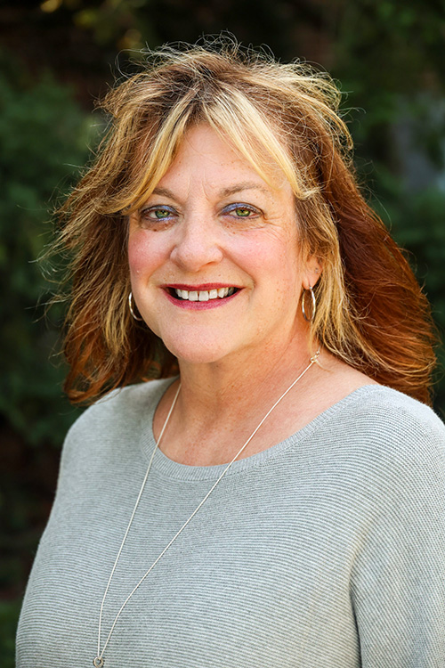 Betsy Aumiller headshot